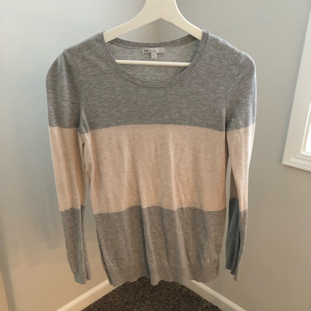 GAP sweater